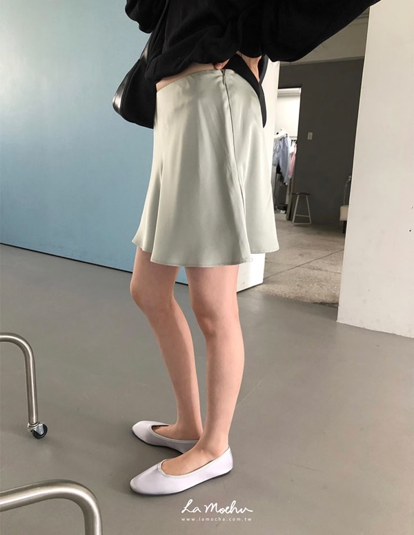 緞面光澤短裙